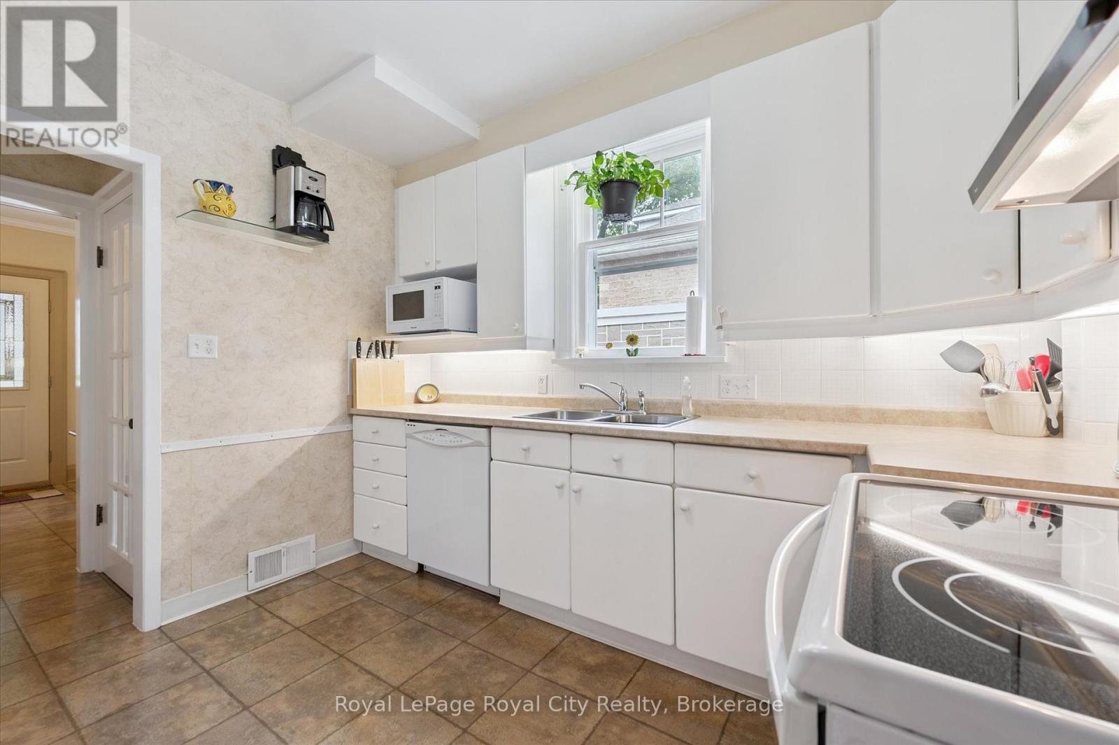 360 Provost Lane, Centre Wellington (Fergus), Ontario  N1M 2N1 - Photo 15 - X12377391