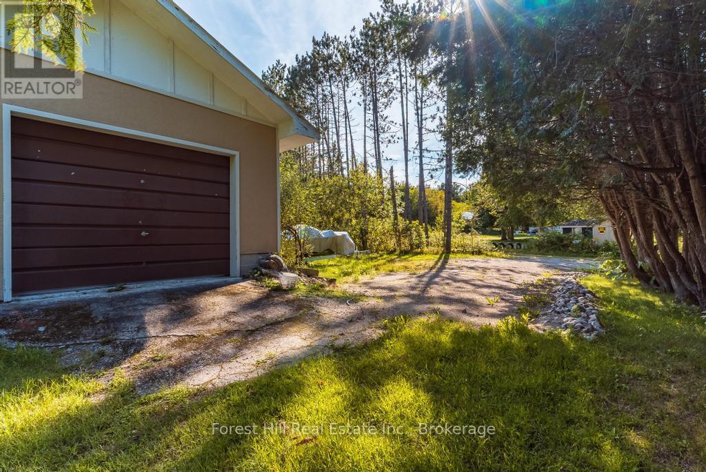 1076 Harvey Avenue, Algonquin Highlands, Ontario  P0A 1E0 - Photo 40 - X12377402