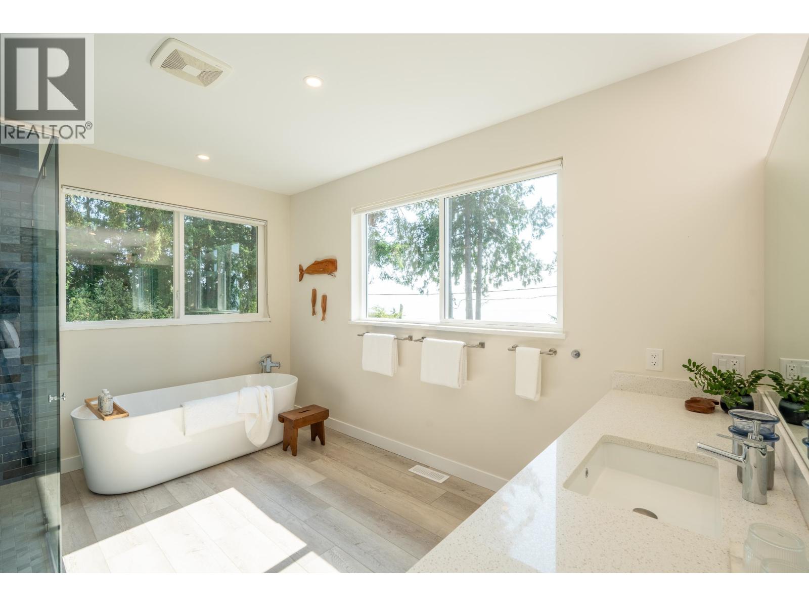 1590 Ocean Beach Esplanade, Gibsons, British Columbia  V0N 1V5 - Photo 21 - R3042425