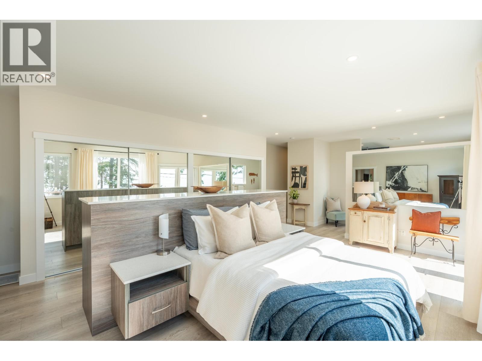 1590 Ocean Beach Esplanade, Gibsons, British Columbia  V0N 1V5 - Photo 19 - R3042425