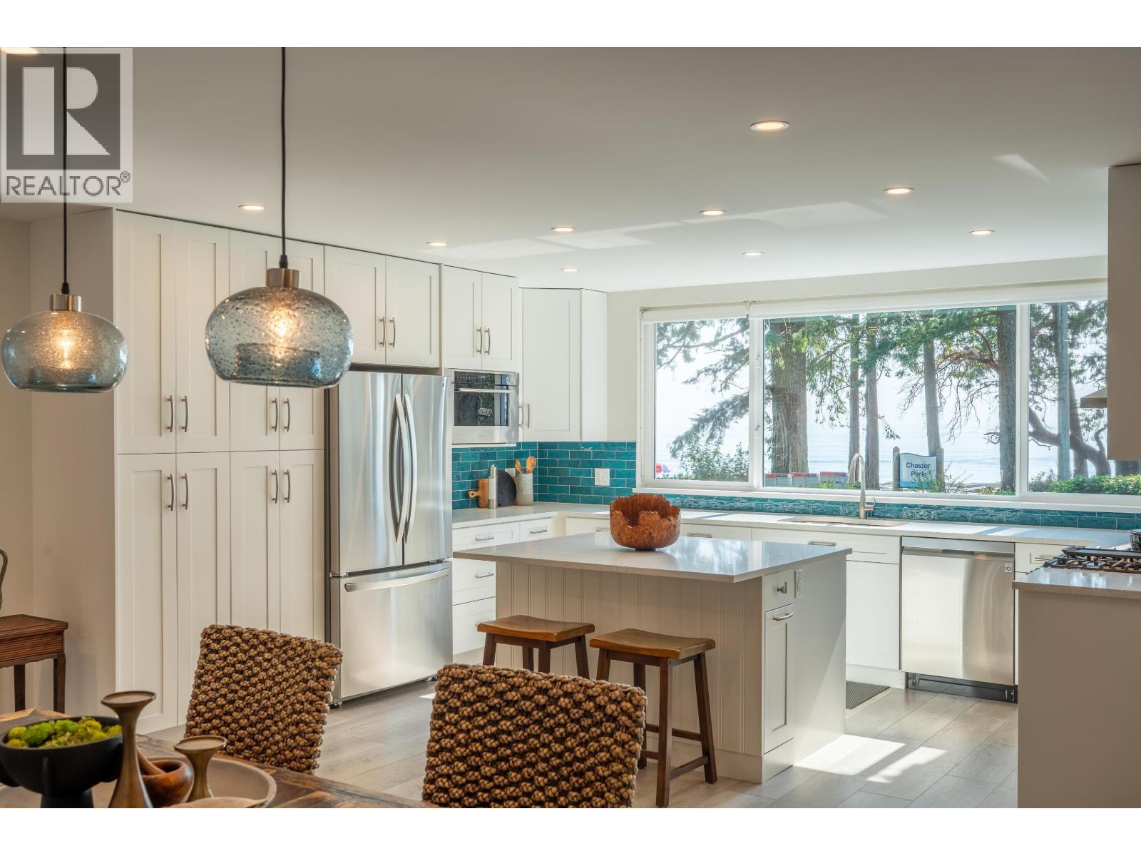 1590 Ocean Beach Esplanade, Gibsons, British Columbia  V0N 1V5 - Photo 6 - R3042425