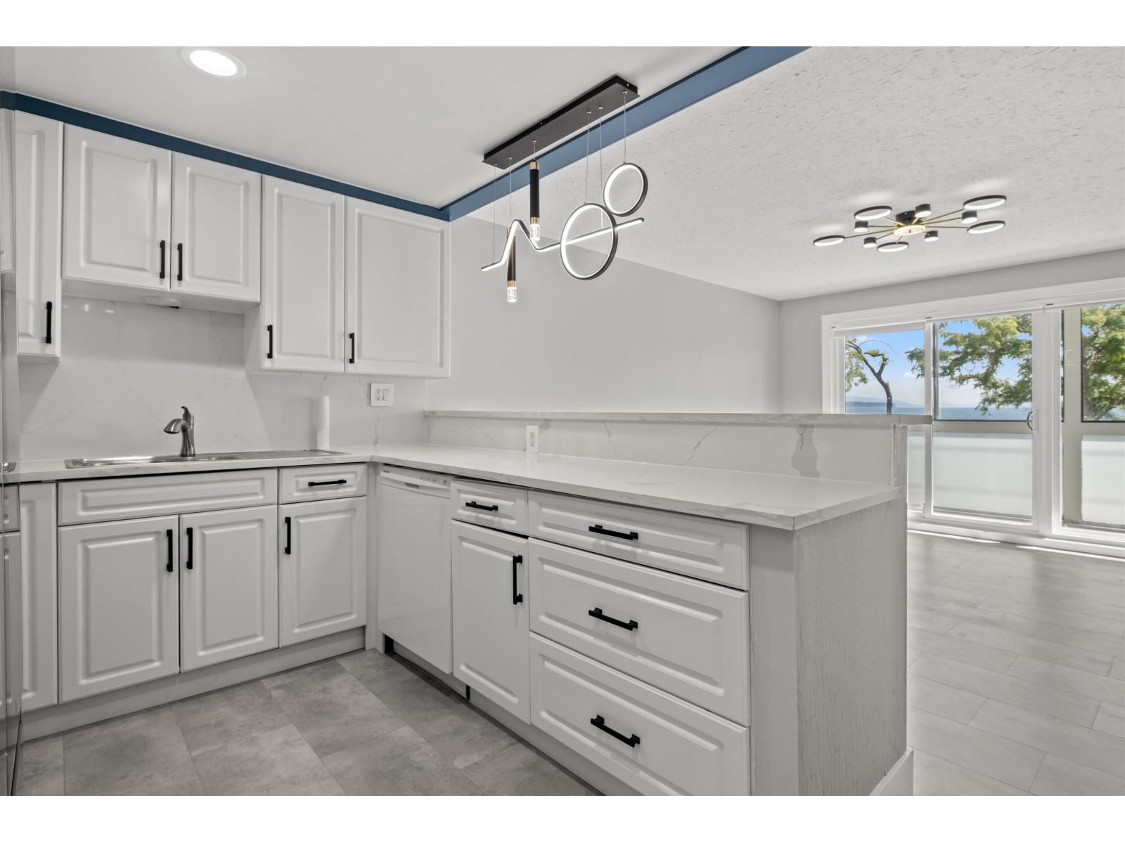 110 14881 Marine Drive, White Rock, British Columbia  V4B 1C2 - Photo 11 - R3042292