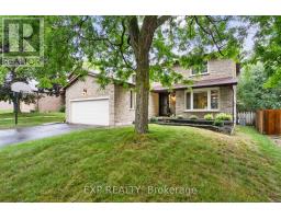 56 Manning Crescent, Newmarket (Gorham-College Manor), Ca