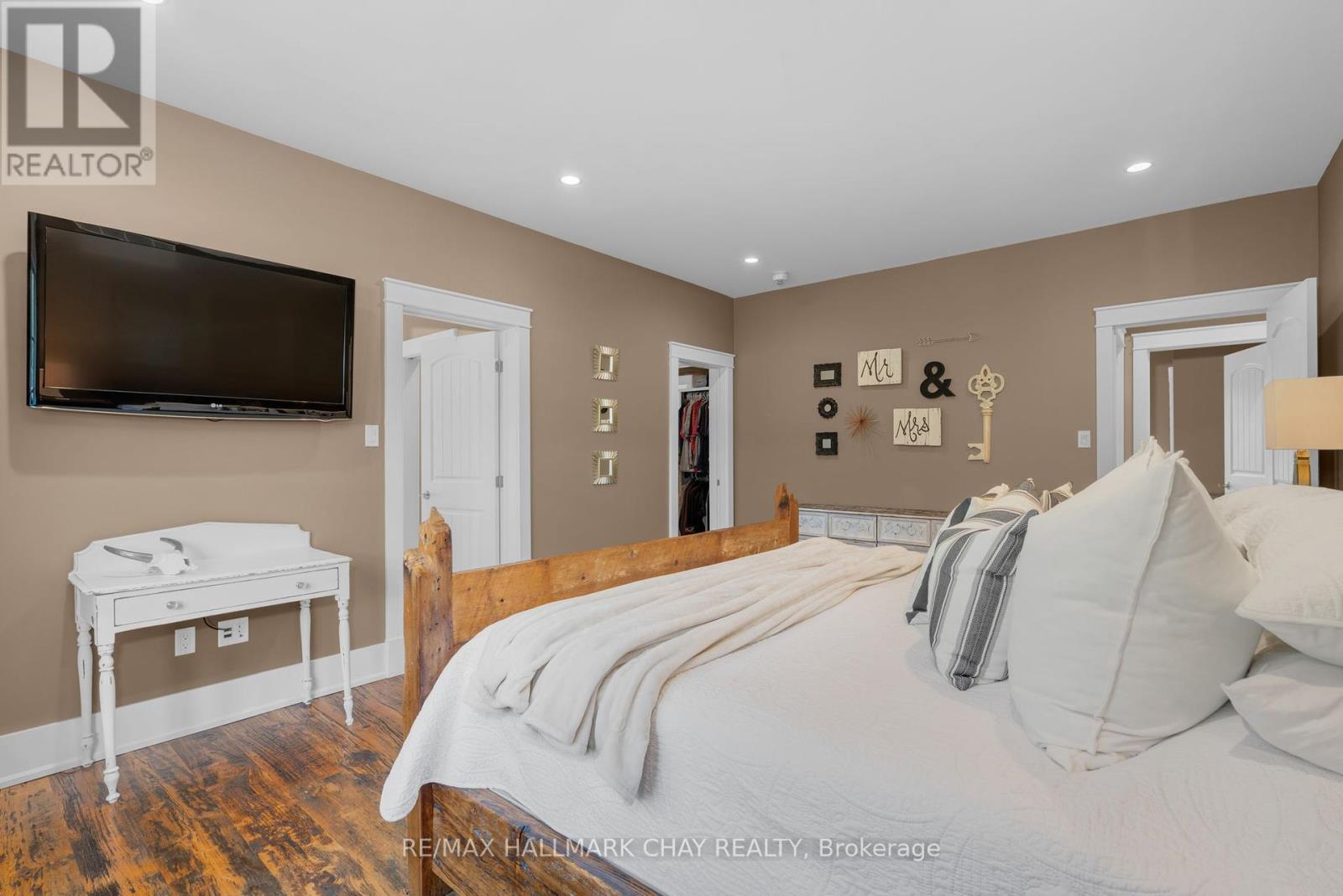 2957 3/4 Sunnidale Side Road, Clearview (New Lowell), Ontario  L0M 1N0 - Photo 17 - S12377285