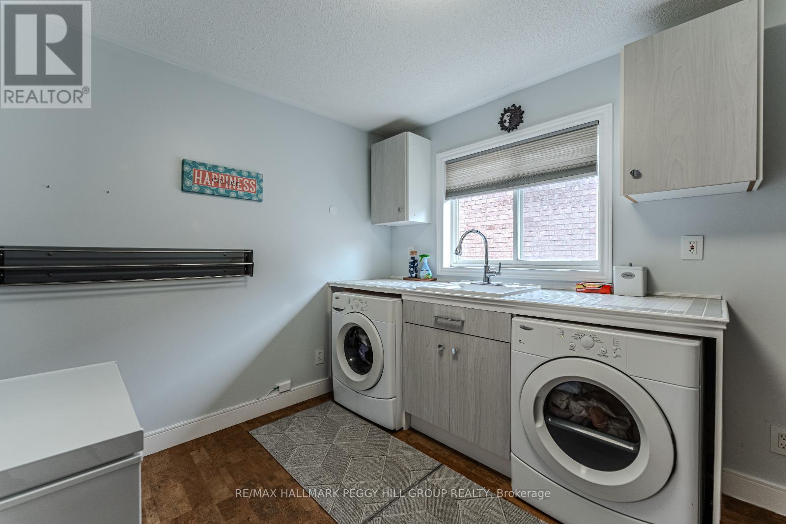 95 Crompton Drive, Barrie (Little Lake), Ontario  L4M 6P1 - Photo 11 - S12377290
