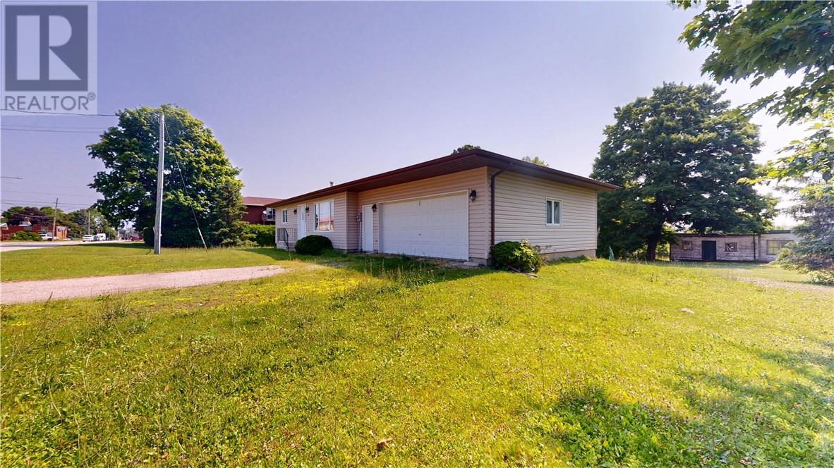 88 Arthur Street, Manitowaning, Ontario  P0P 1N0 - Photo 2 - 2123192