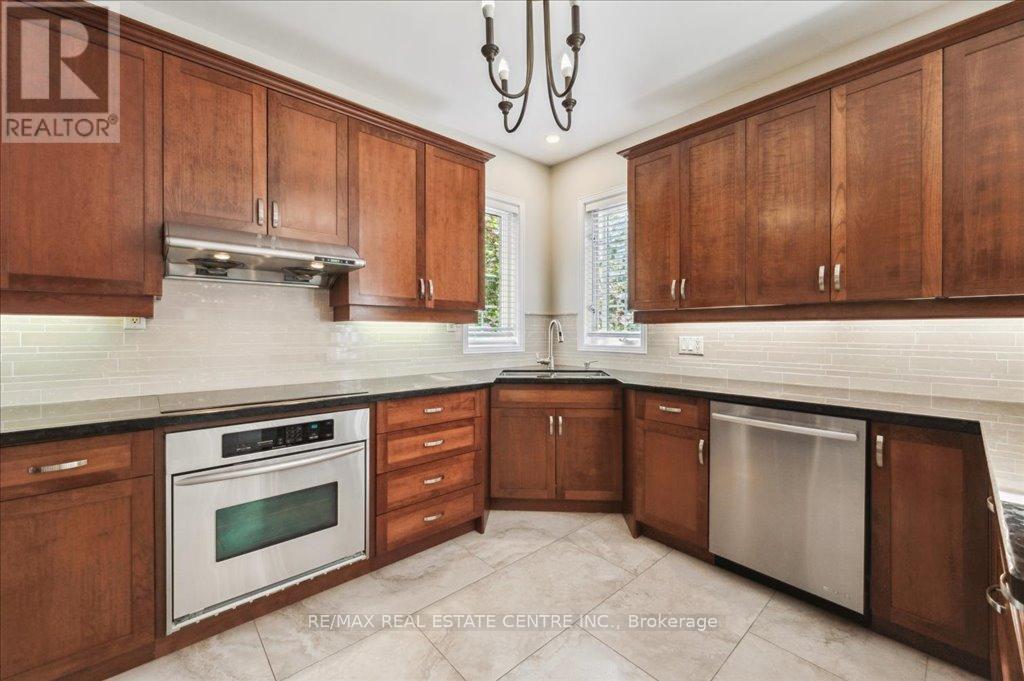 2222 Snead Road, Burlington (Rose), Ontario  L7M 4X2 - Photo 13 - W12377211