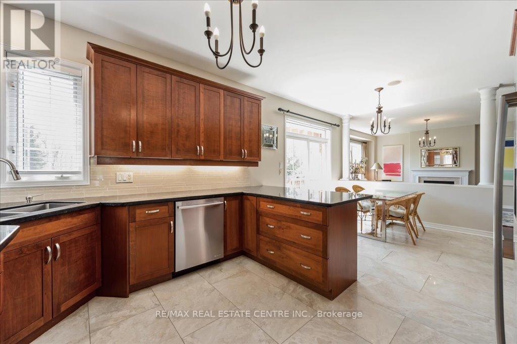 2222 Snead Road, Burlington (Rose), Ontario  L7M 4X2 - Photo 14 - W12377211