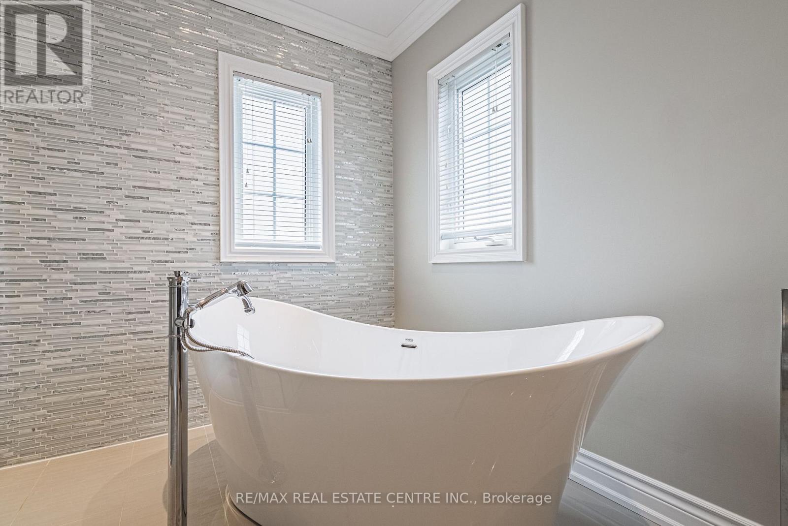2222 Snead Road, Burlington (Rose), Ontario  L7M 4X2 - Photo 30 - W12377211