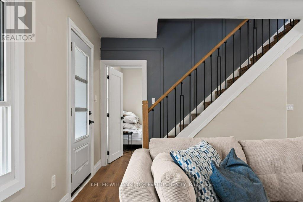 493 Crosby Avenue, Burlington (Brant), Ontario  L7R 2R6 - Photo 9 - W12377241