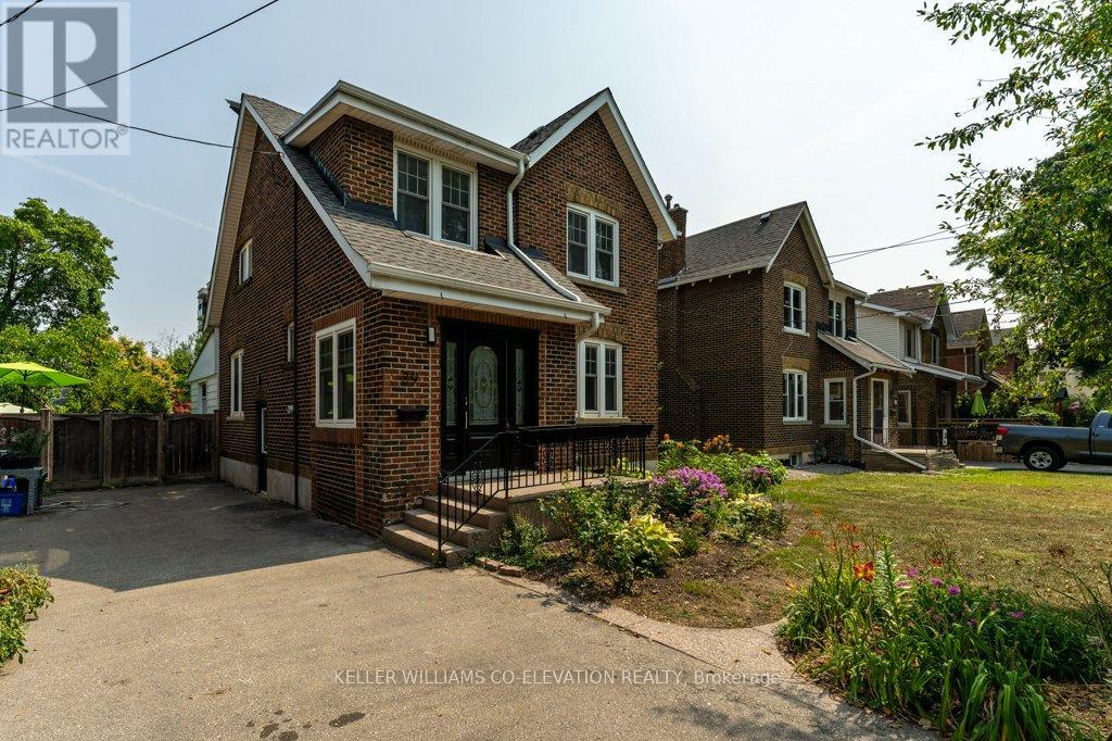 39 Court Street N, Milton (Om Old Milton), Ontario  L9T 2S2 - Photo 1 - W12377248