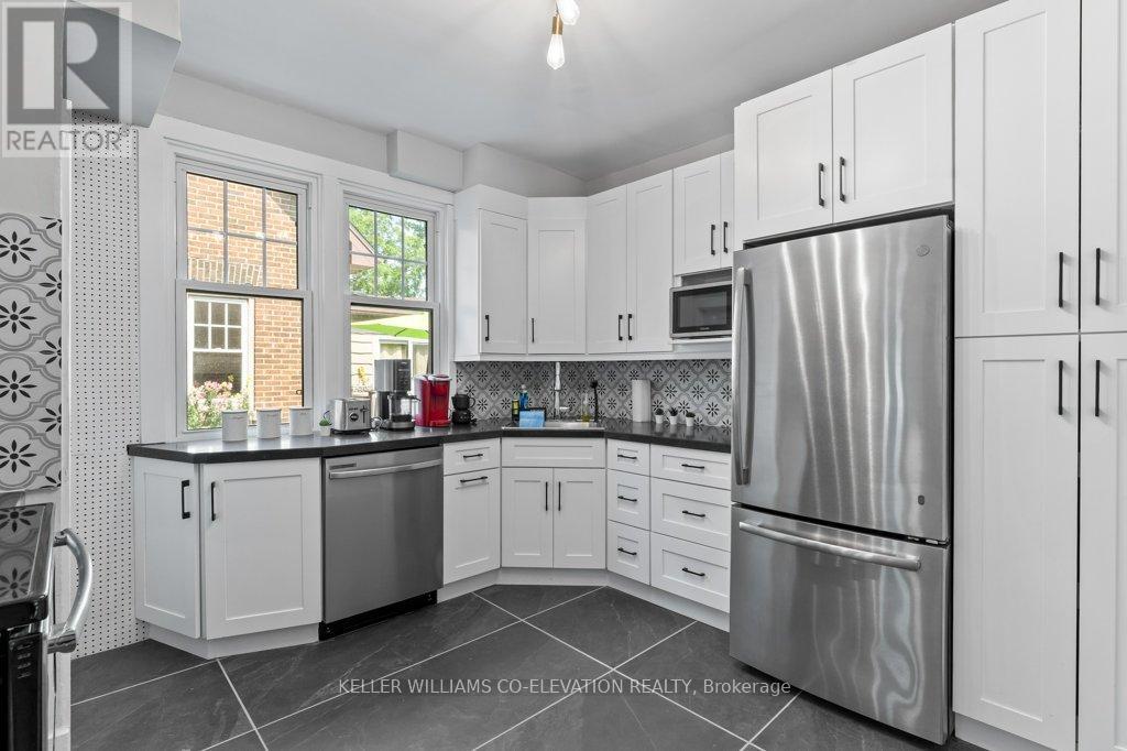39 Court Street N, Milton (Om Old Milton), Ontario  L9T 2S2 - Photo 14 - W12377248