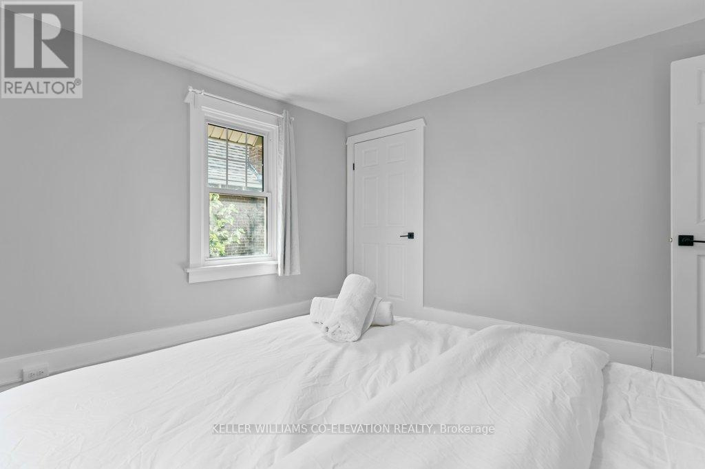 39 Court Street N, Milton (Om Old Milton), Ontario  L9T 2S2 - Photo 23 - W12377248