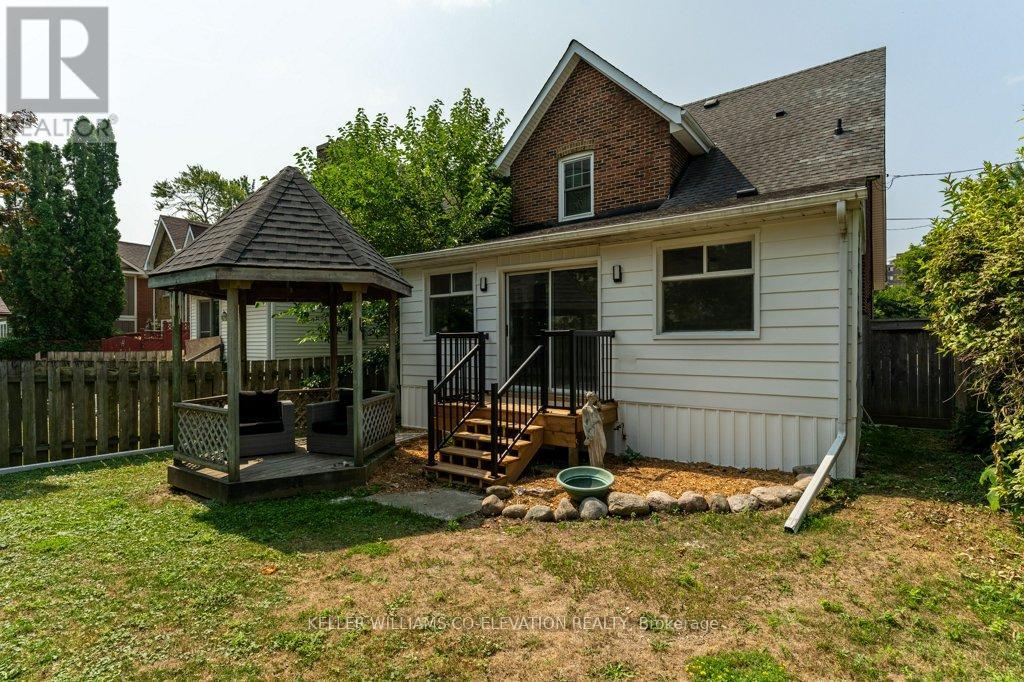 39 Court Street N, Milton (Om Old Milton), Ontario  L9T 2S2 - Photo 26 - W12377248