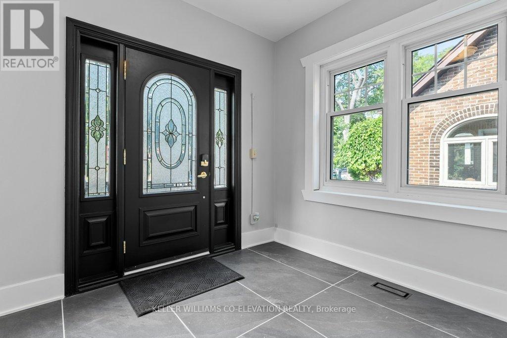 39 Court Street N, Milton (Om Old Milton), Ontario  L9T 2S2 - Photo 5 - W12377248