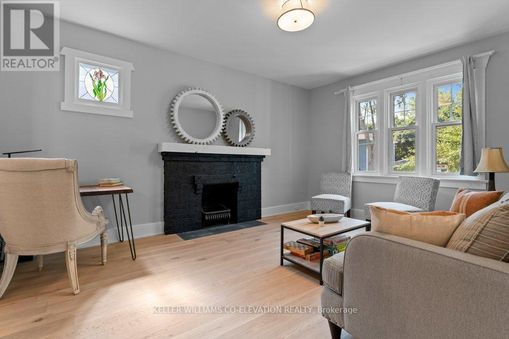 39 Court Street N, Milton (Om Old Milton), Ontario  L9T 2S2 - Photo 8 - W12377248