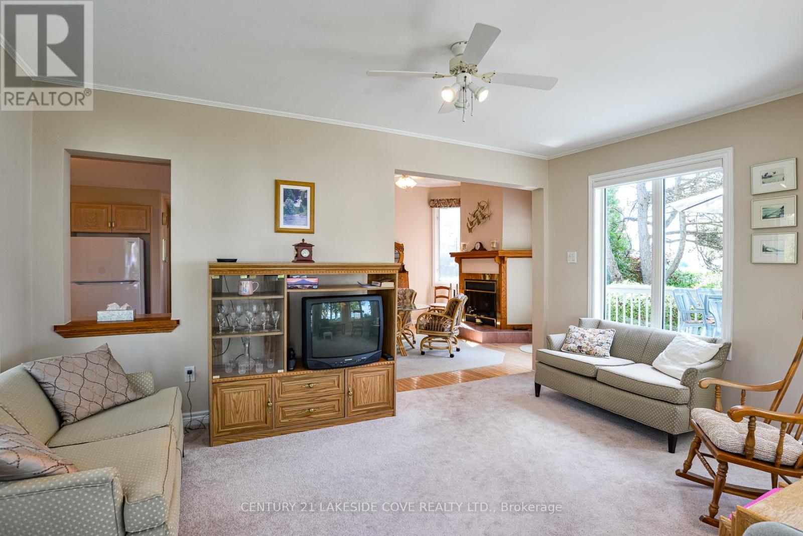 100 Lake Avenue, Ramara, Ontario  L0K 1B0 - Photo 14 - S12370835