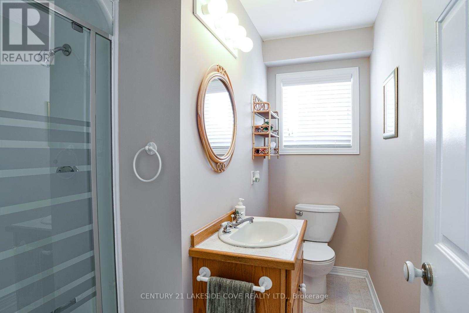 100 Lake Avenue, Ramara, Ontario  L0K 1B0 - Photo 16 - S12370835