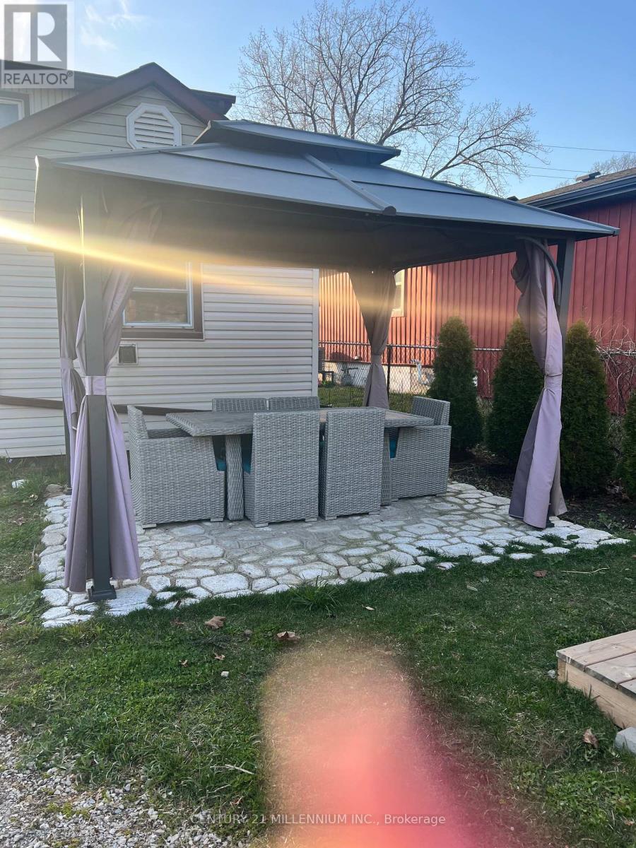 74 Pinelands Avenue, Hamilton (Lakeshore), Ontario  L8E 3A9 - Photo 27 - X12377246