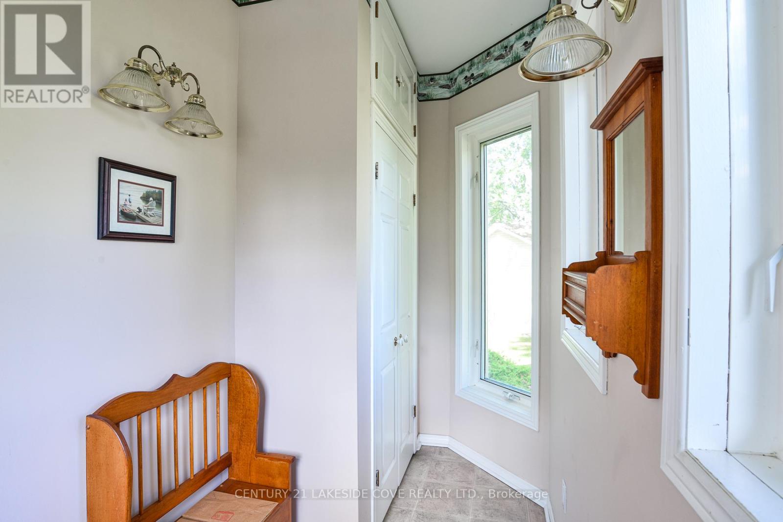 100 Lake Avenue, Ramara, Ontario  L0K 1B0 - Photo 17 - S12370835