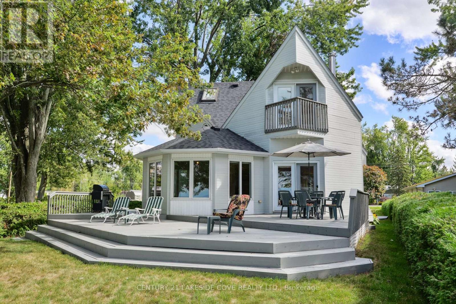 100 Lake Avenue, Ramara, Ontario  L0K 1B0 - Photo 4 - S12370835