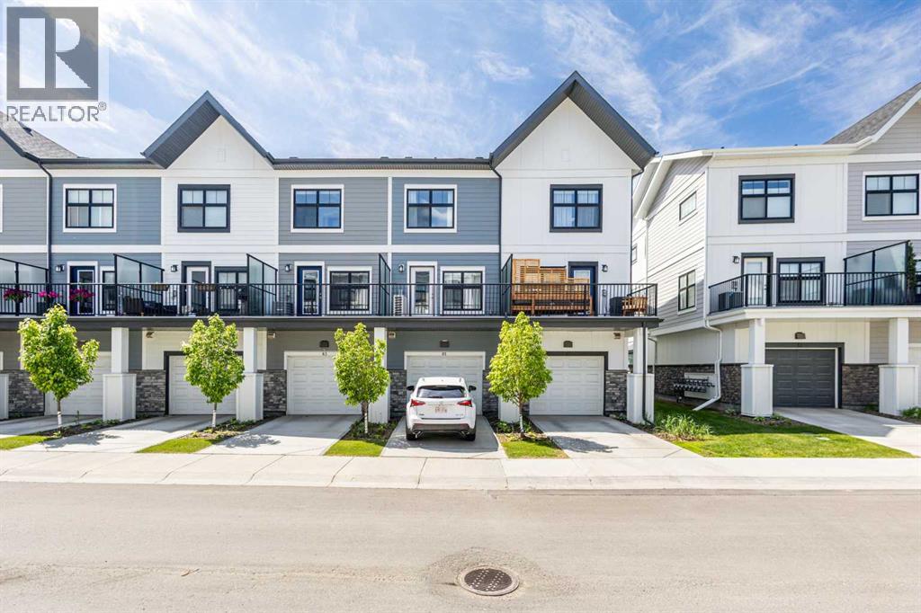 Property at 85 Les Jardins Park SE image 1
