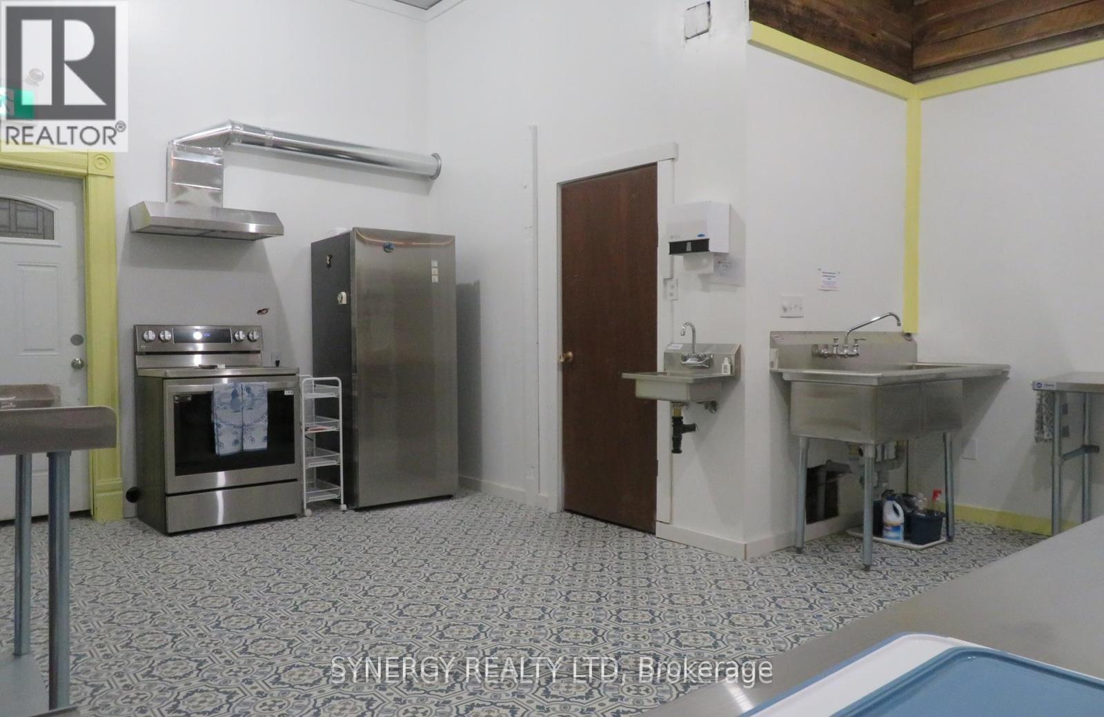 3229 River Street, Brooke-Alvinston, Ontario  N0N 1A0 - Photo 22 - X12377651