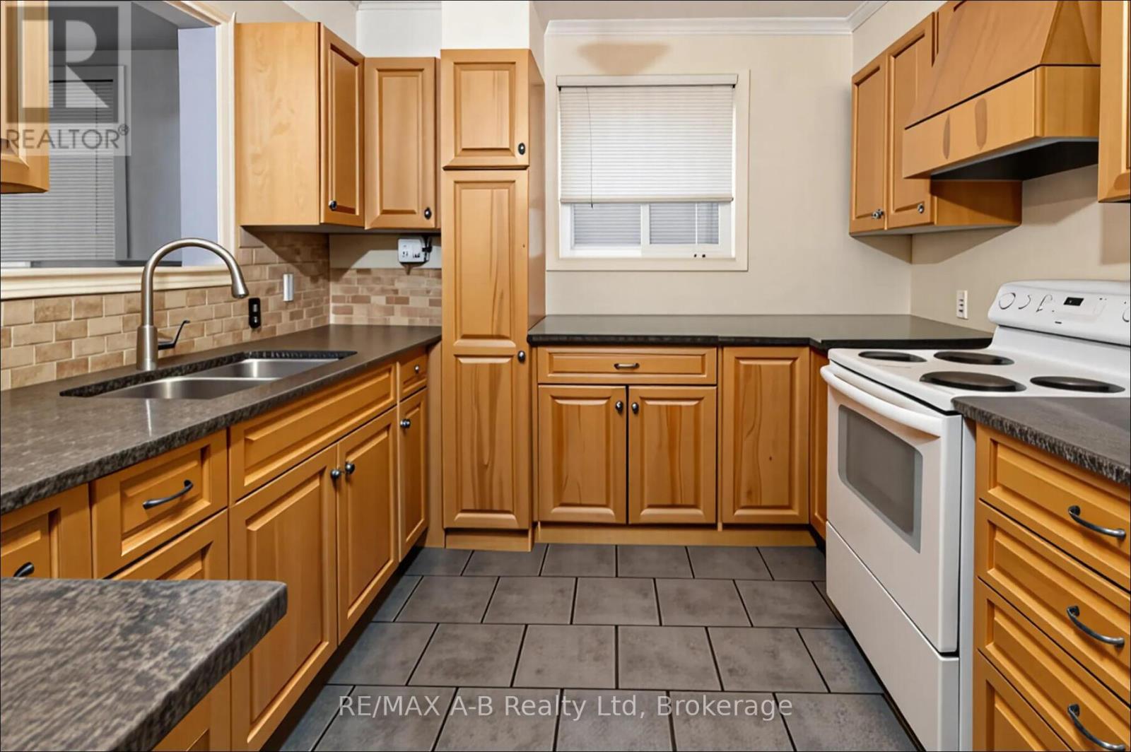 337 Willow Street, Stratford, Ontario  N5A 3B8 - Photo 9 - X12377550