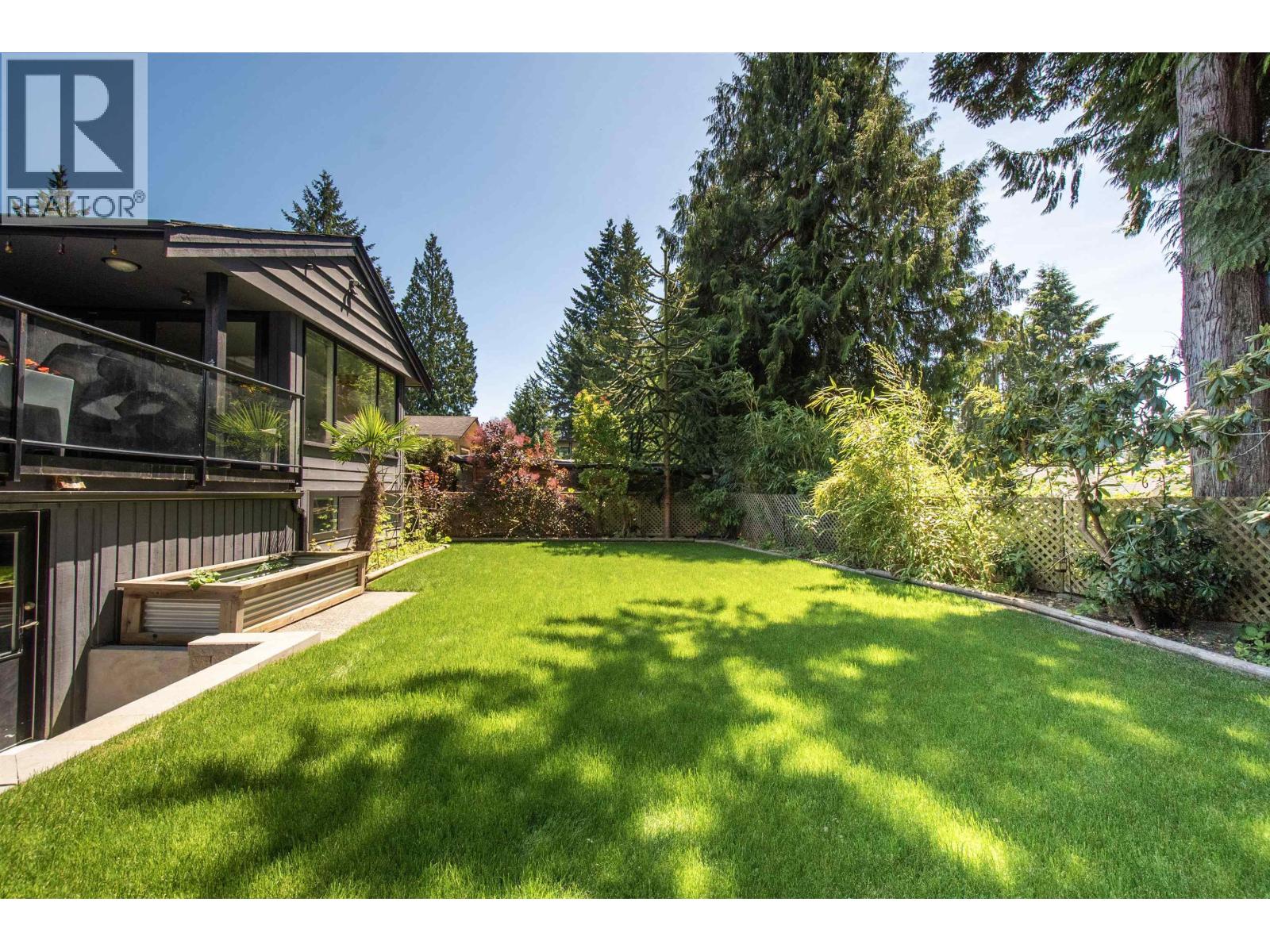 3855 Hillcrest Avenue, North Vancouver, British Columbia  V7R 4B7 - Photo 36 - R3042806