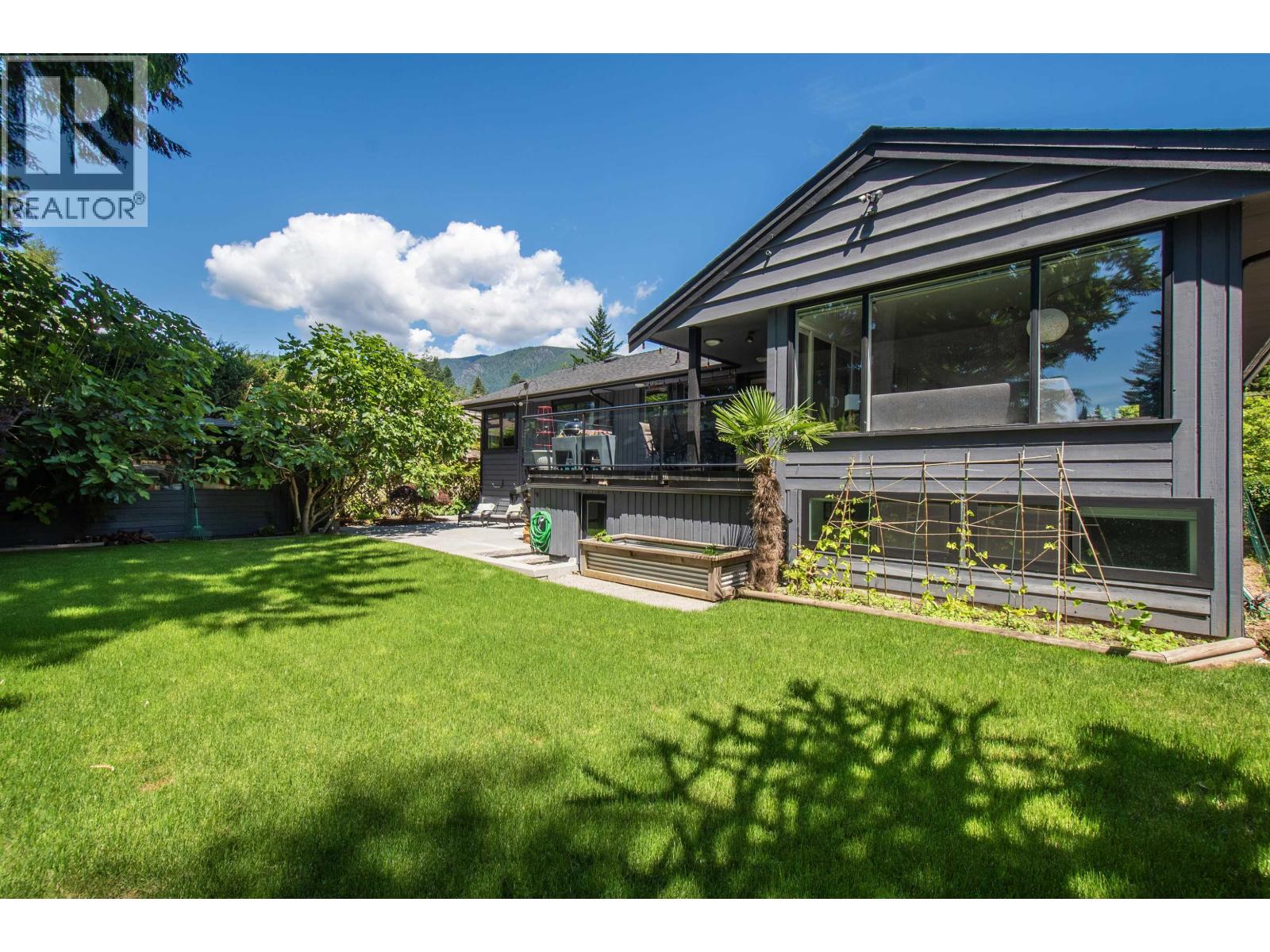 3855 Hillcrest Avenue, North Vancouver, British Columbia  V7R 4B7 - Photo 38 - R3042806