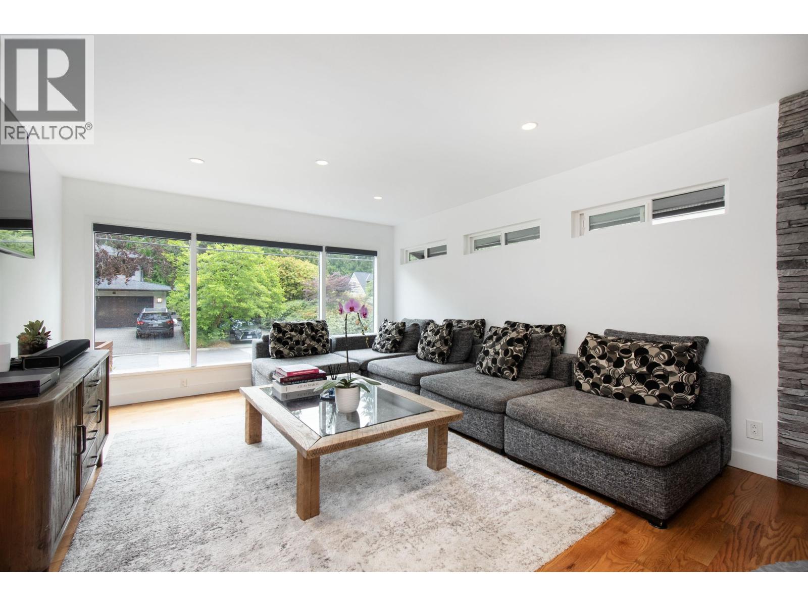 3855 Hillcrest Avenue, North Vancouver, British Columbia  V7R 4B7 - Photo 7 - R3042806