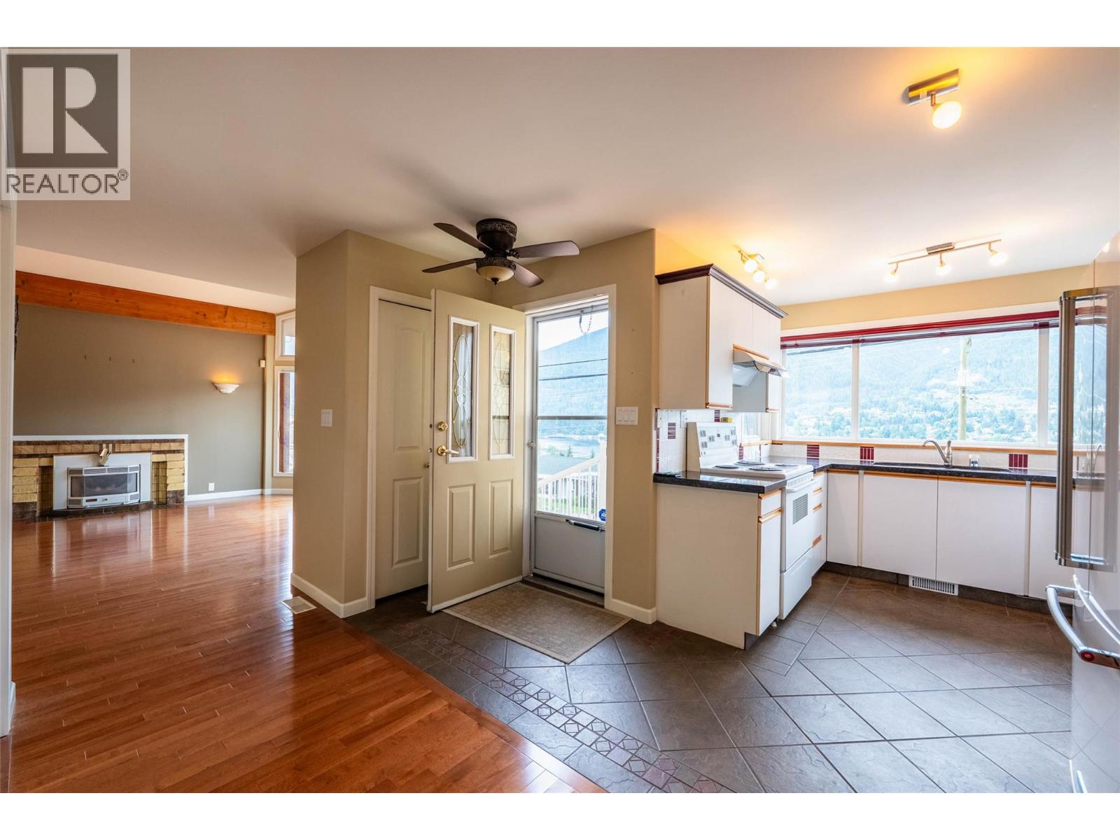 629 Johnstone Road, Nelson, British Columbia  V1L 6H8 - Photo 7 - 10360051