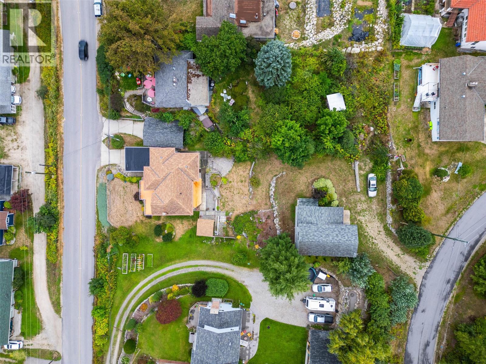 629 Johnstone Road, Nelson, British Columbia  V1L 6H8 - Photo 2 - 10360051