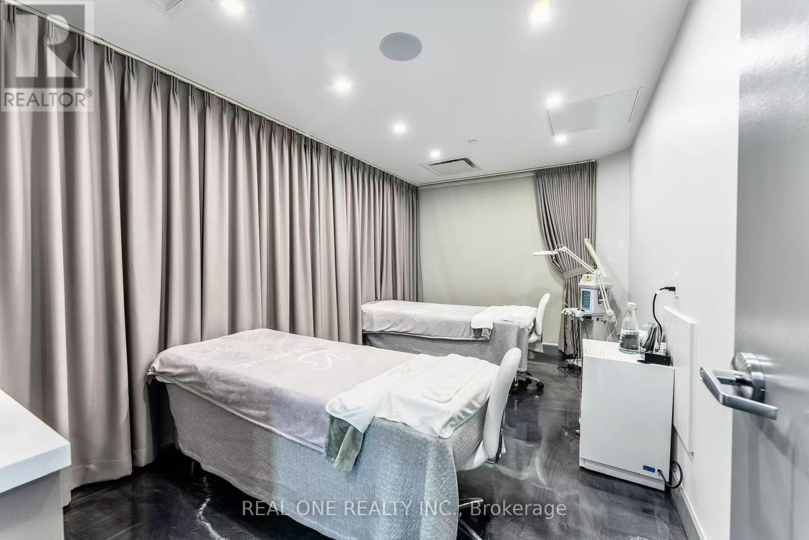 6 - 70 Yorkville Avenue, Toronto (Annex), Ontario  M5R 1B9 - Photo 6 - C12377416