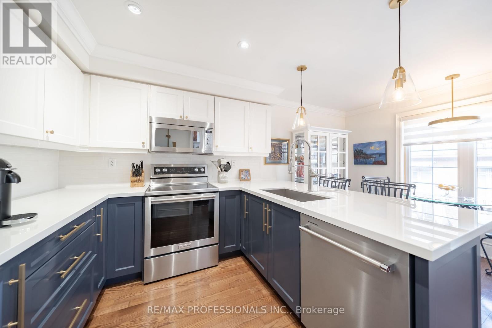 Property at 205 - 1111 AVENUE ROAD image 5