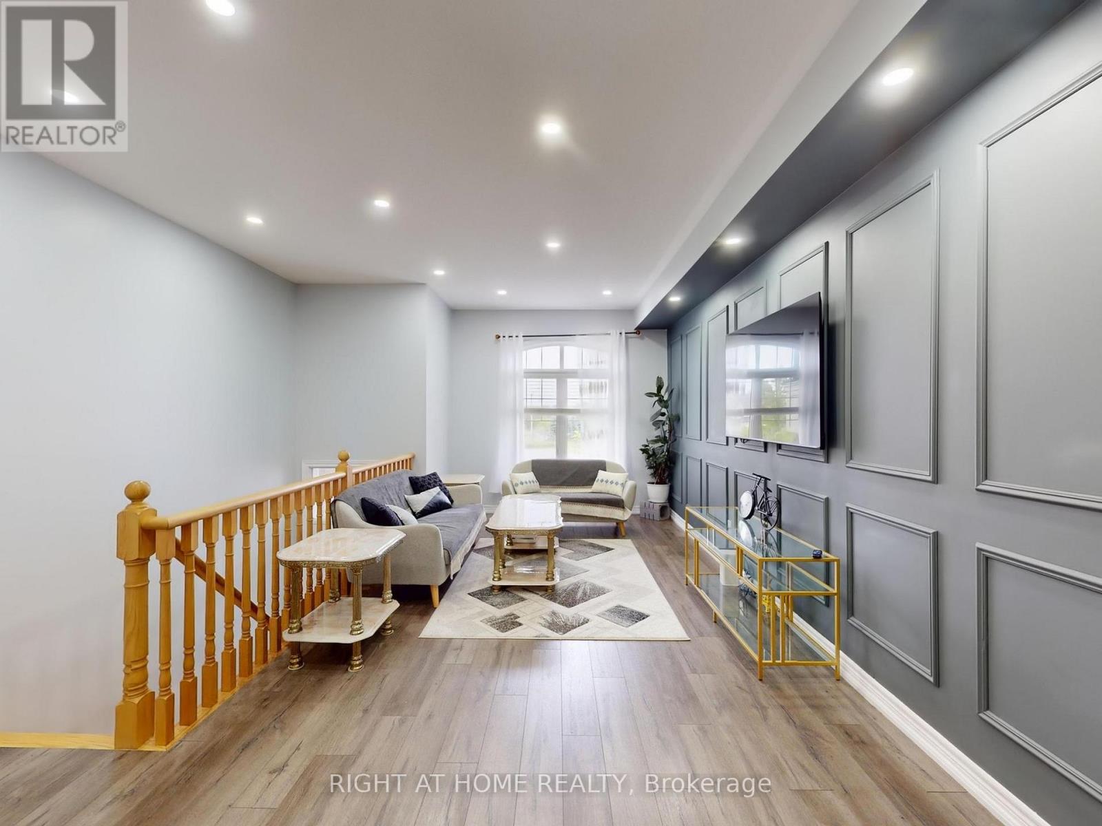 Property at 168 DUNDAS WAY N image 3