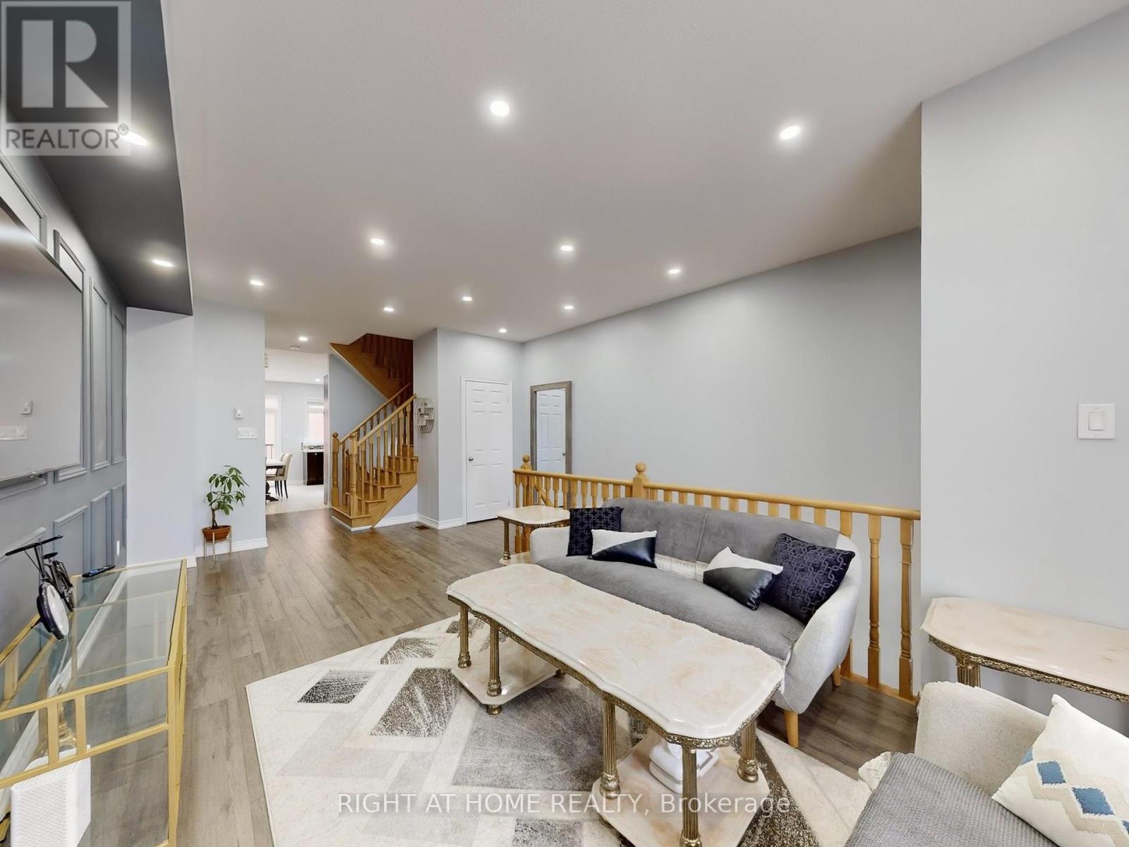 Property at 168 DUNDAS WAY N image 5