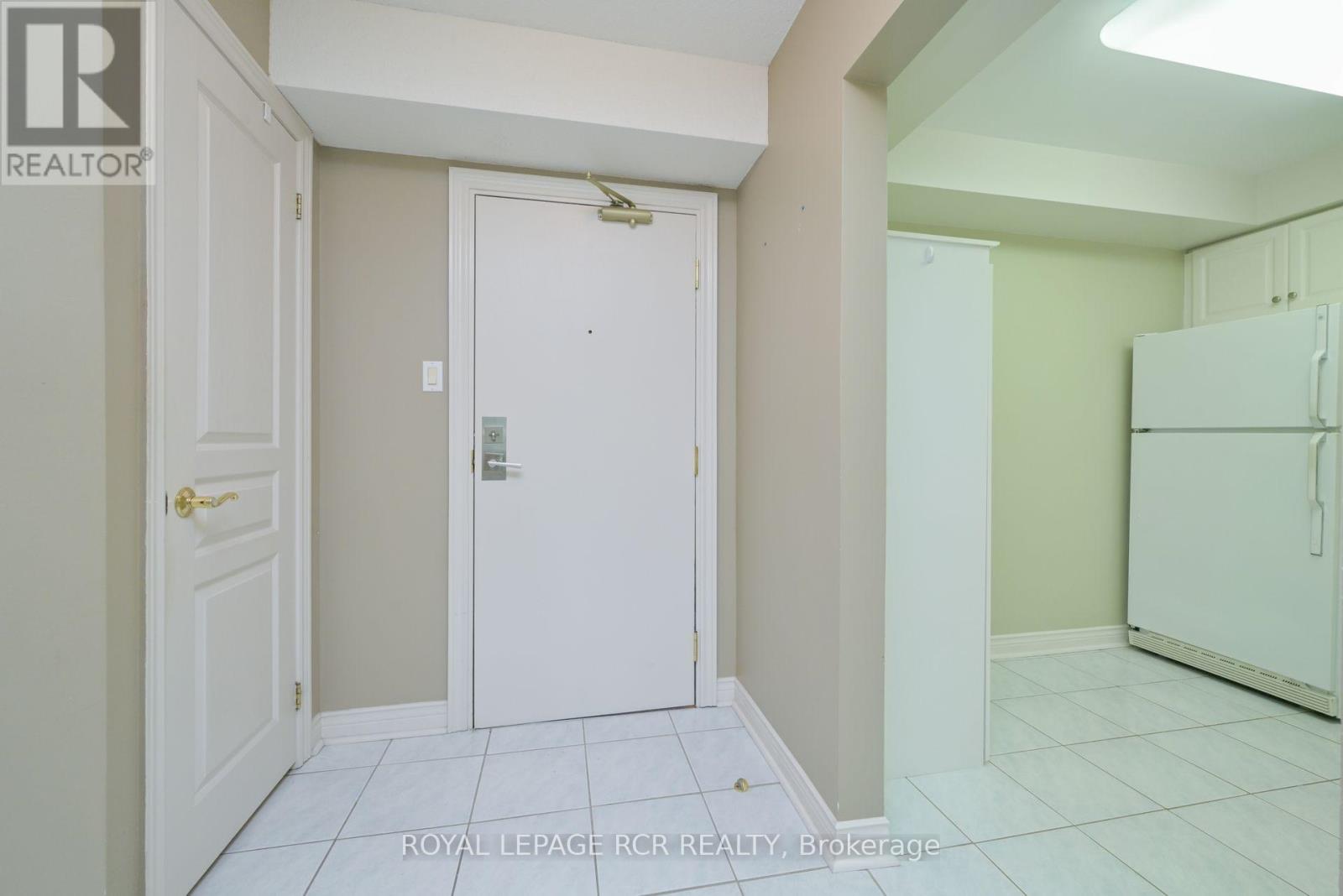 214 - 4 Briar Hill Heights, New Tecumseth, Ontario  L9R 1Z7 - Photo 6 - N12377395