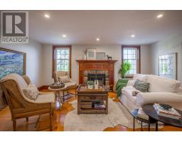 220 Old Yonge Street, Aurora (Aurora Village), Ca