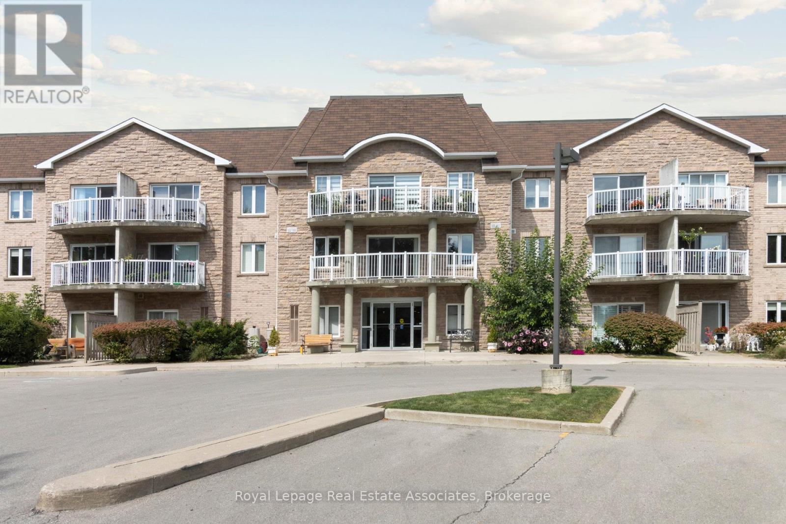 111 - 32 CHURCH STREET, King, Ontario