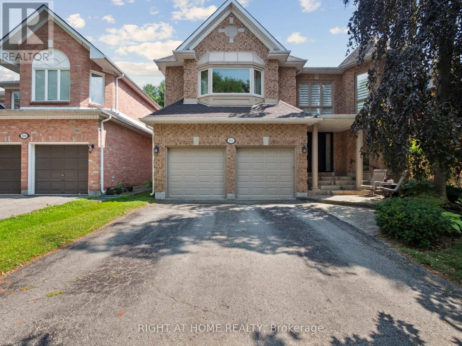 100 CARLYLE CRESCENT, Aurora, Ontario