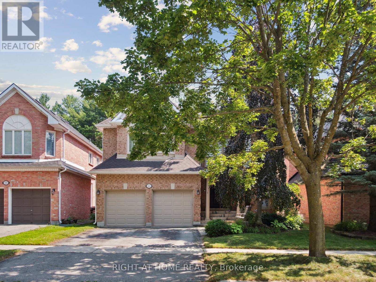 100 Carlyle Crescent, Aurora, Ontario  L4G 6P7 - Photo 2 - N12377533