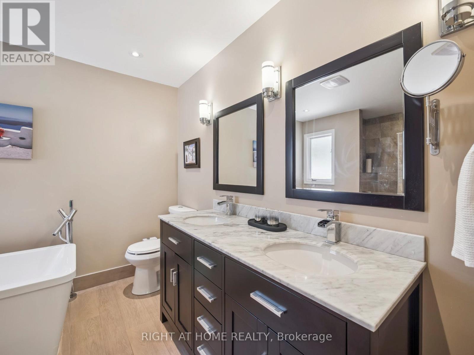 100 Carlyle Crescent, Aurora, Ontario  L4G 6P7 - Photo 24 - N12377533