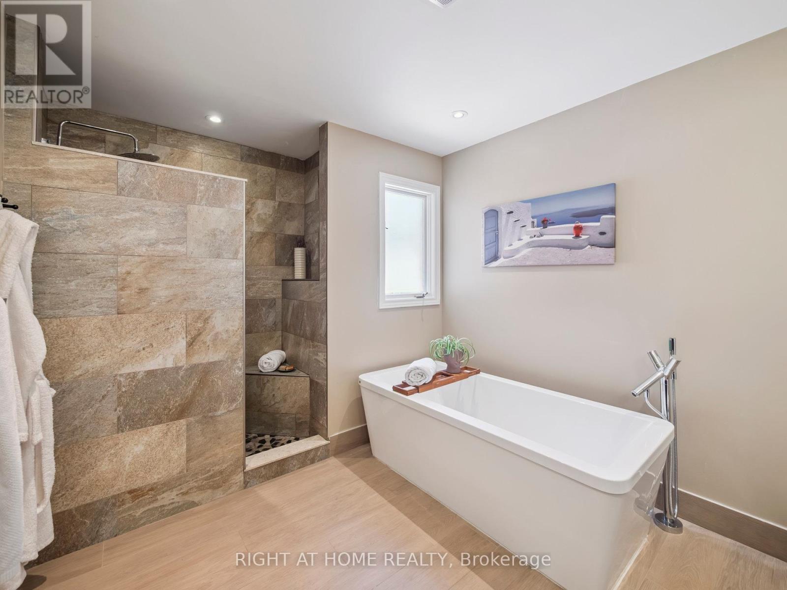 100 Carlyle Crescent, Aurora, Ontario  L4G 6P7 - Photo 25 - N12377533