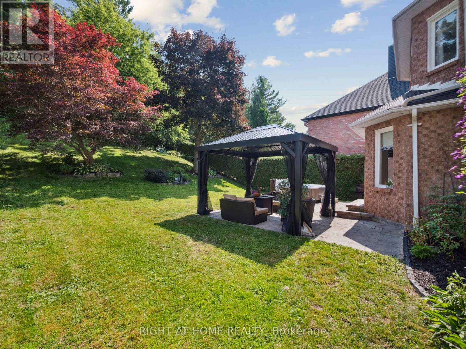 100 Carlyle Crescent, Aurora, Ontario  L4G 6P7 - Photo 35 - N12377533