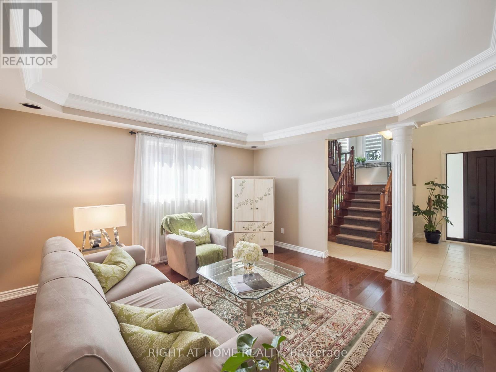 100 Carlyle Crescent, Aurora, Ontario  L4G 6P7 - Photo 8 - N12377533
