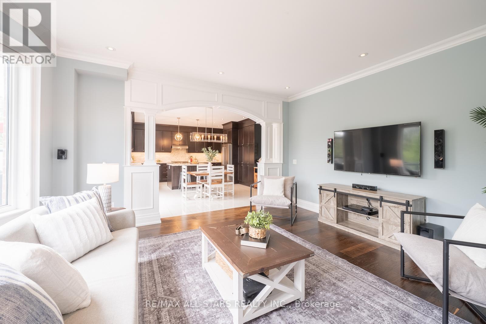 61 Manor Forest Road, East Gwillimbury, Ontario  L0G 1M0 - Photo 18 - N12377535