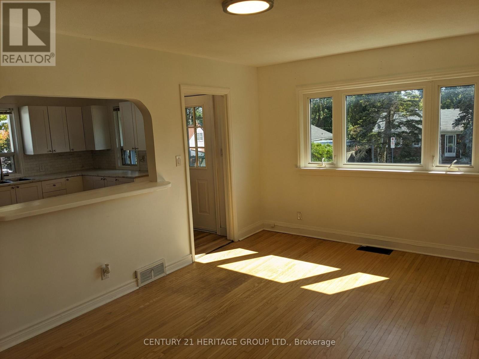 35 Argyle Avenue, Orillia, Ontario  L3V 2V5 - Photo 13 - S12377364