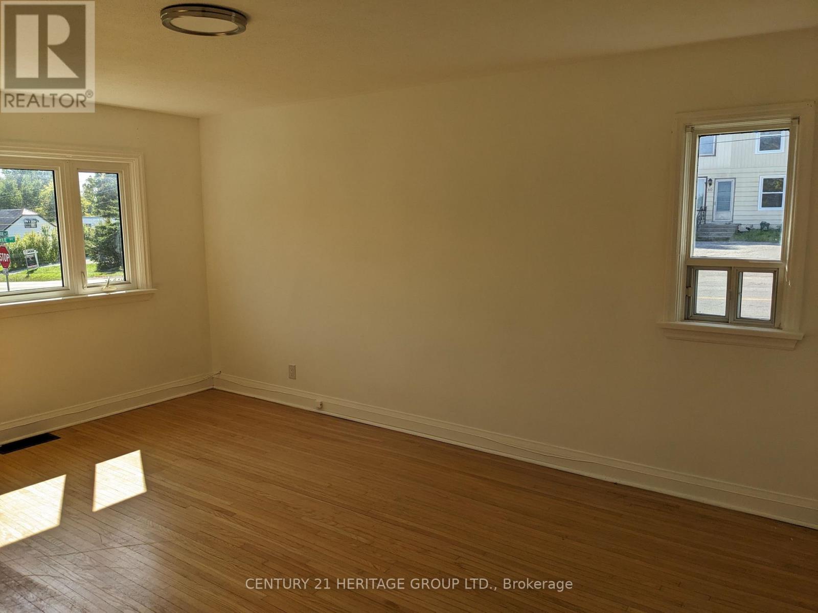 35 Argyle Avenue, Orillia, Ontario  L3V 2V5 - Photo 14 - S12377364