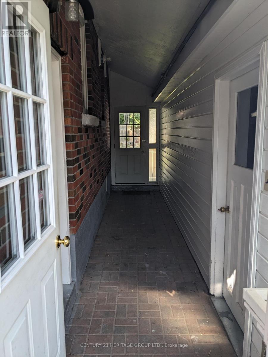 35 Argyle Avenue, Orillia, Ontario  L3V 2V5 - Photo 5 - S12377364